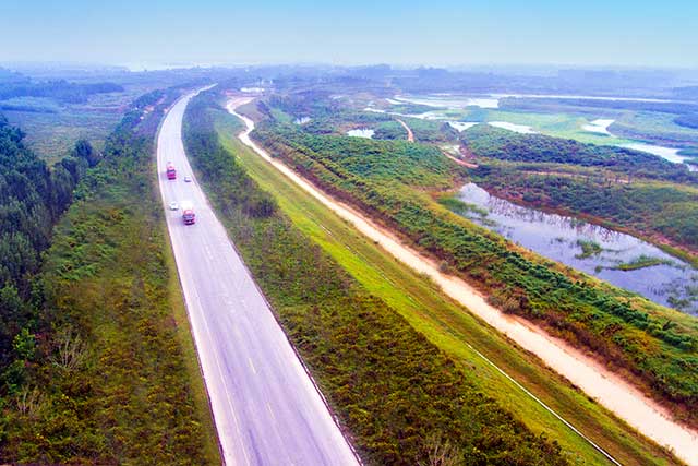 4-山東齊河縣黃河國(guó)際生態(tài)城G309景觀綠化項(xiàng)目.jpg 4-山東齊河縣黃河國(guó)際生態(tài)城G309景觀綠化項(xiàng)目.jpg